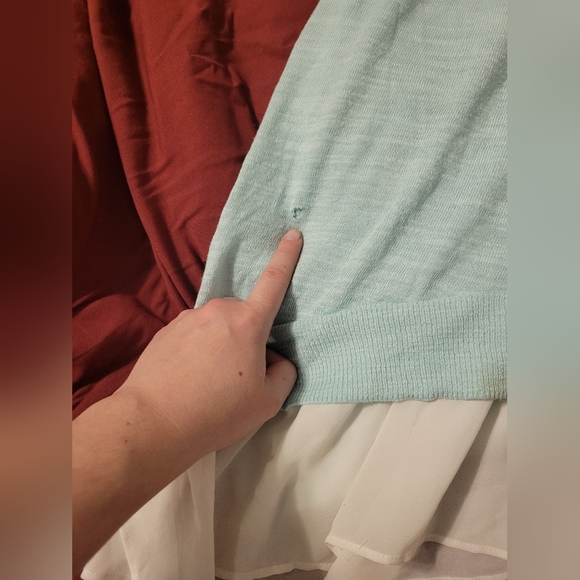 Torrid Sharkbite Layered Sweater Teal And White Womans Size 2 FLAWED - Picture 2 of 7